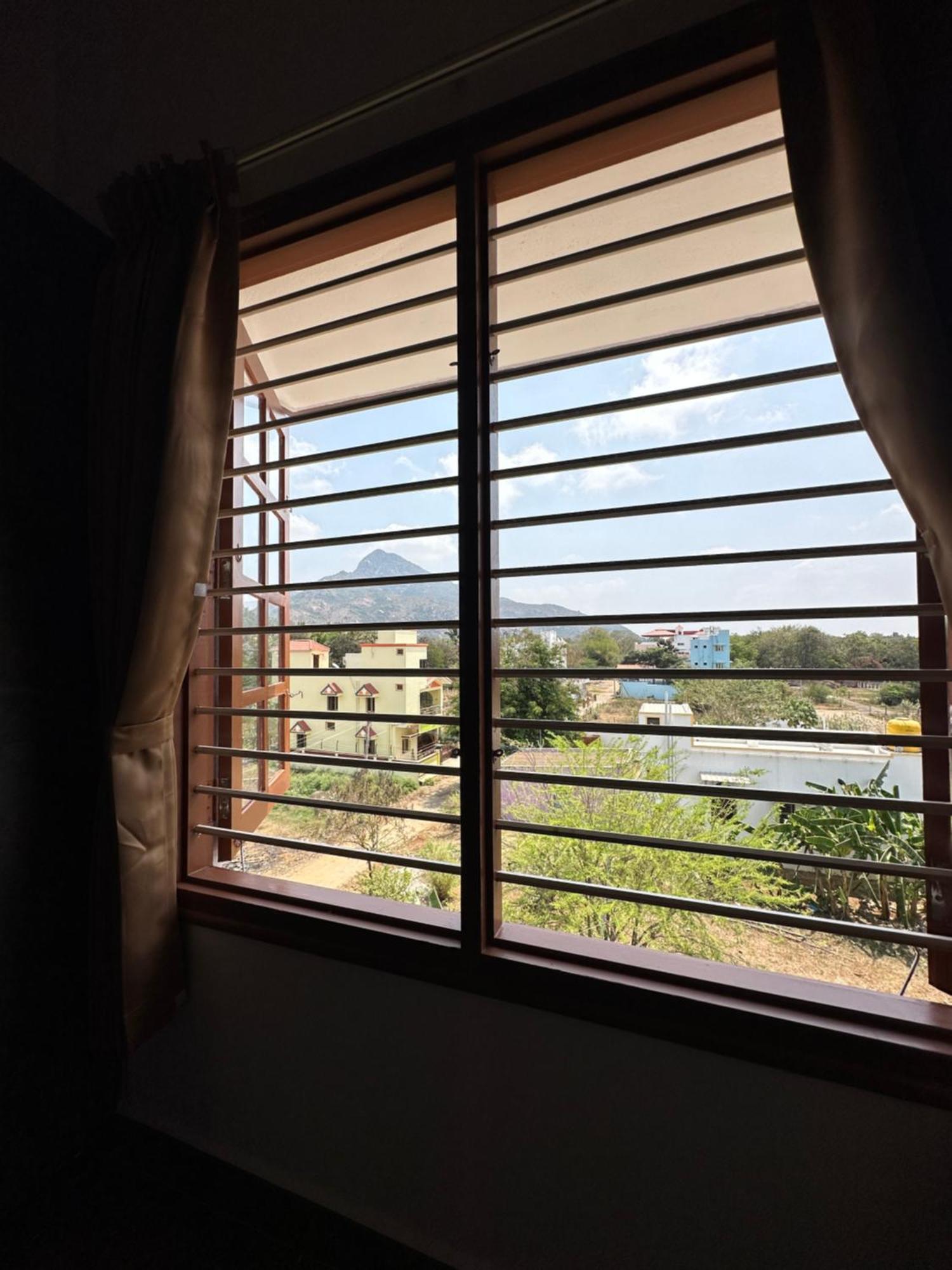 Om Lingeswaran Home Stay Tiruvannāmalai Buitenkant foto