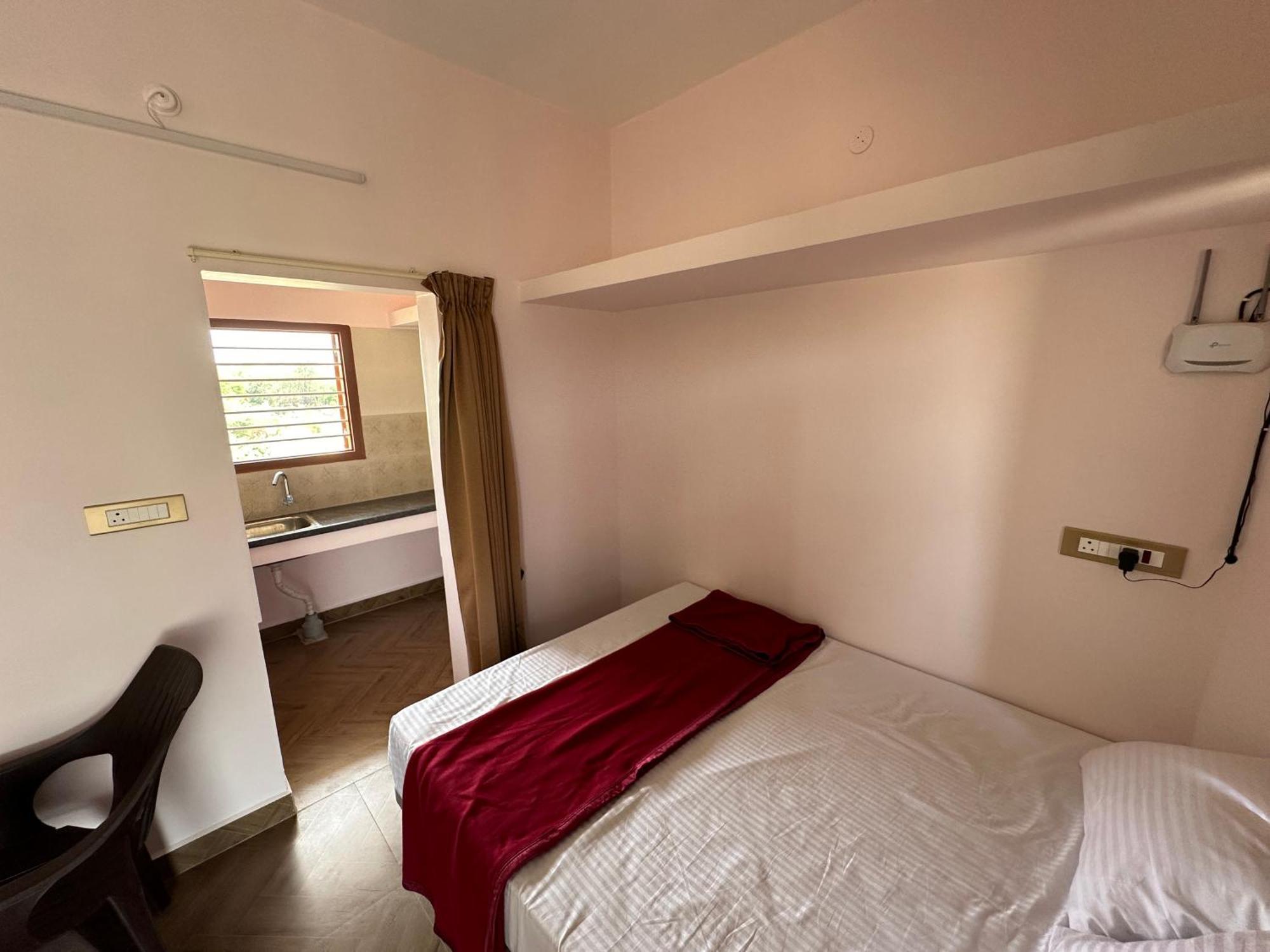 Om Lingeswaran Home Stay Tiruvannāmalai Buitenkant foto
