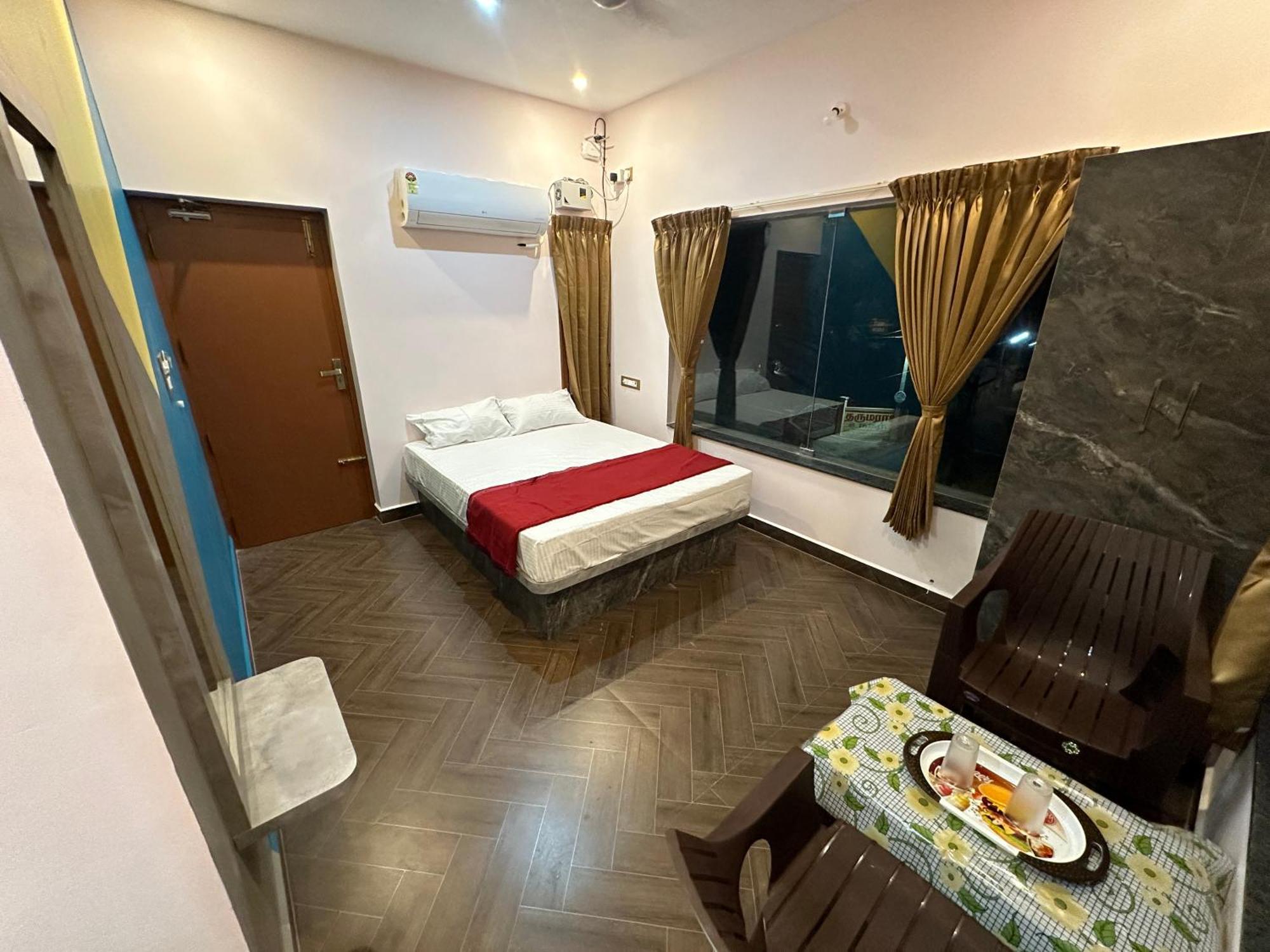 Om Lingeswaran Home Stay Tiruvannāmalai Buitenkant foto
