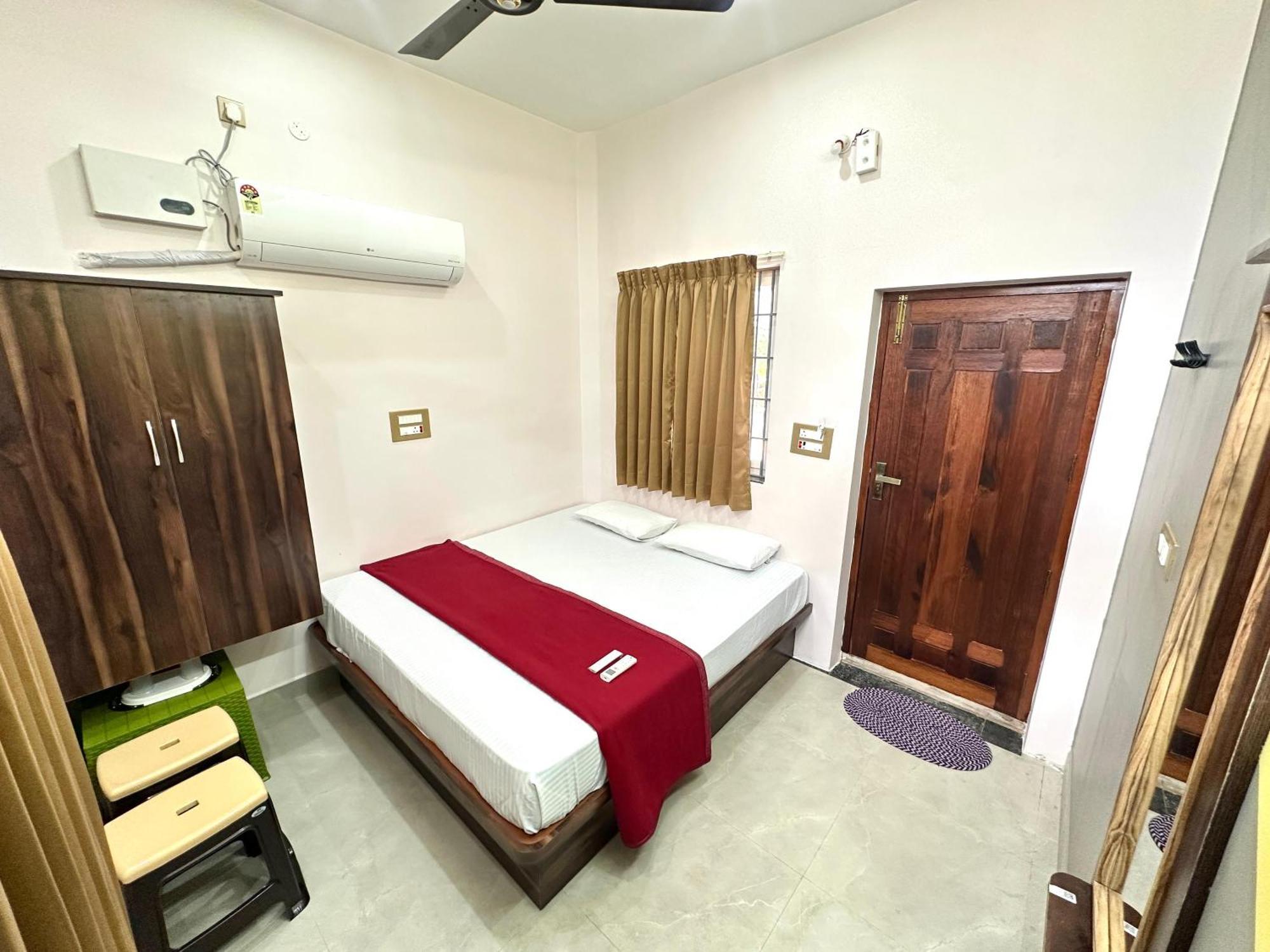 Om Lingeswaran Home Stay Tiruvannāmalai Buitenkant foto