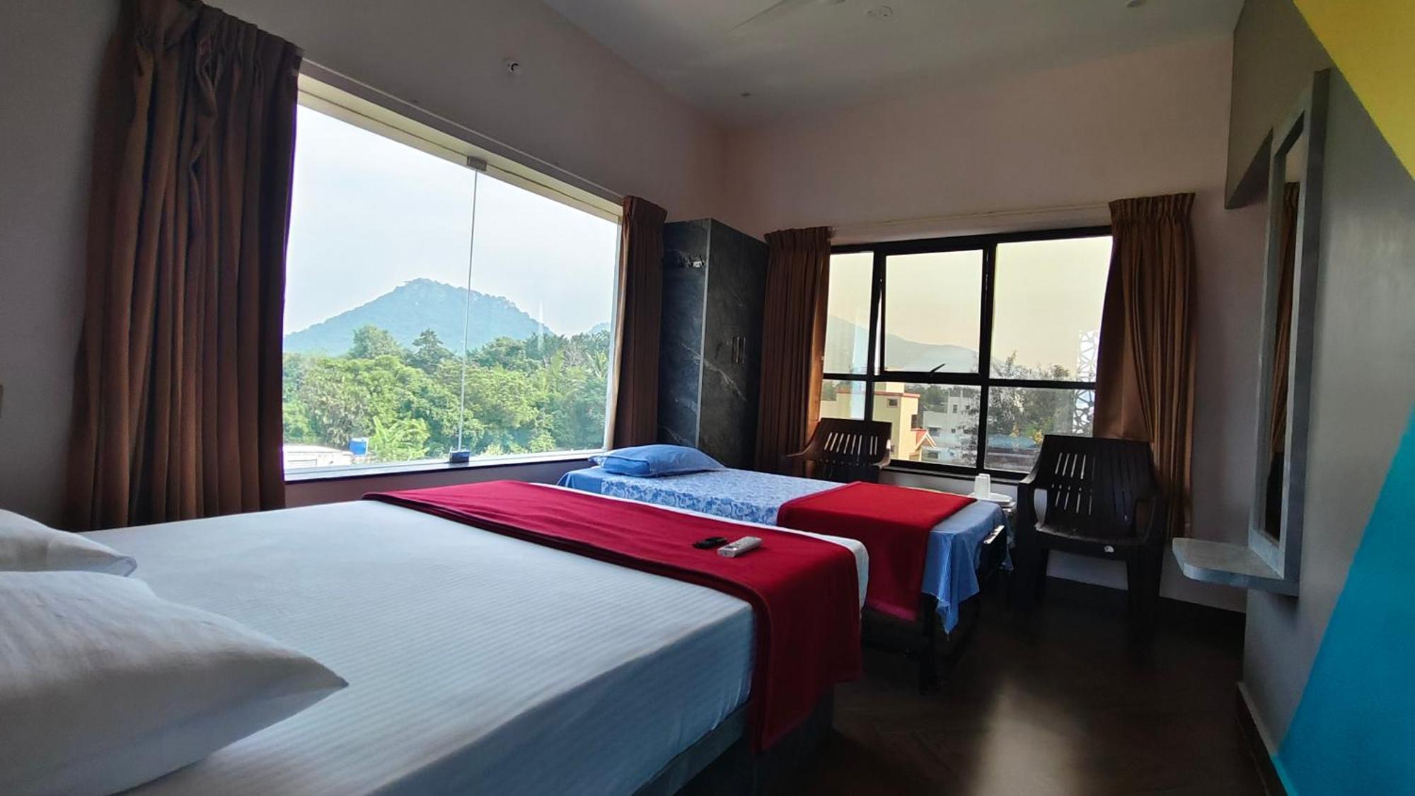 Om Lingeswaran Home Stay Tiruvannāmalai Buitenkant foto